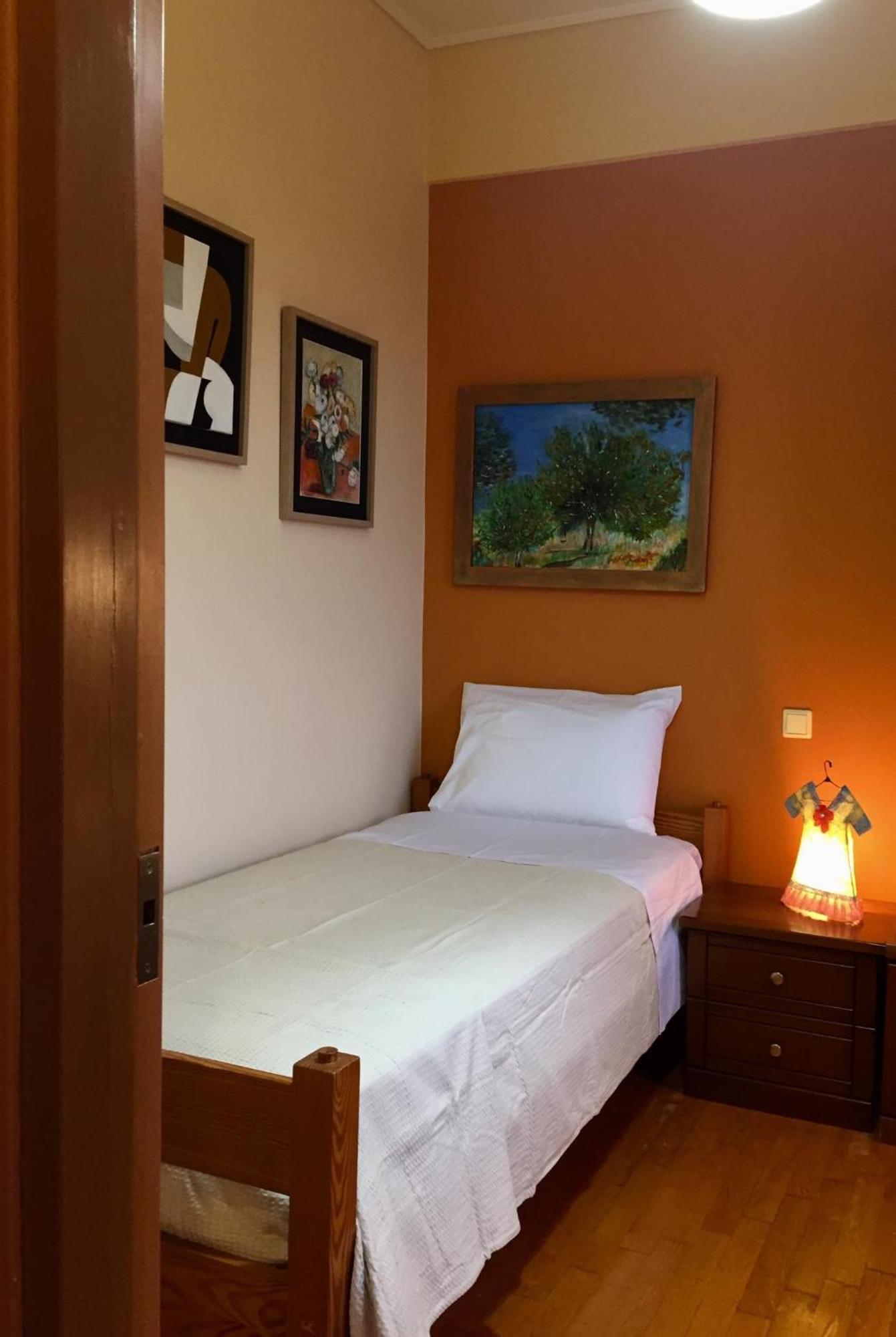 Small Apartment Near Athens Airport Pikérmion Exteriör bild